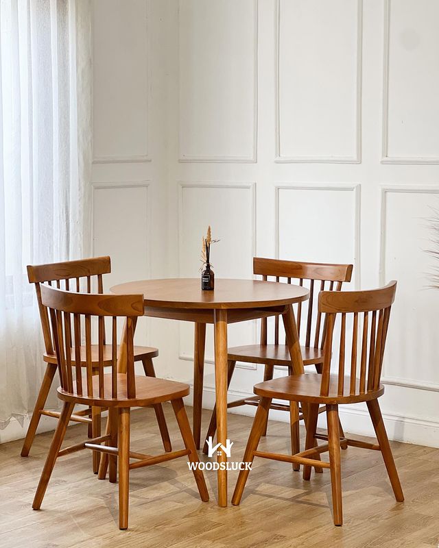 Laney Dining Set by Woodsluck