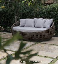 Daybed Oval by Selawe