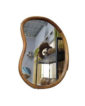 Curve Mirror by Laksa Idea